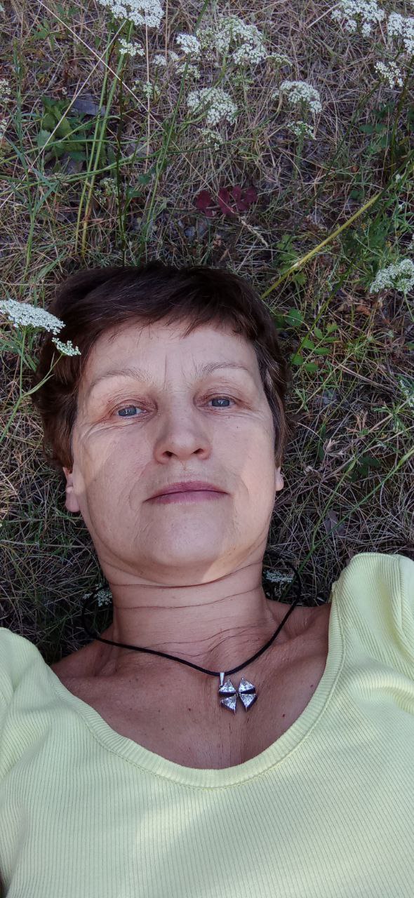 Шавасана на траве после утренней практики